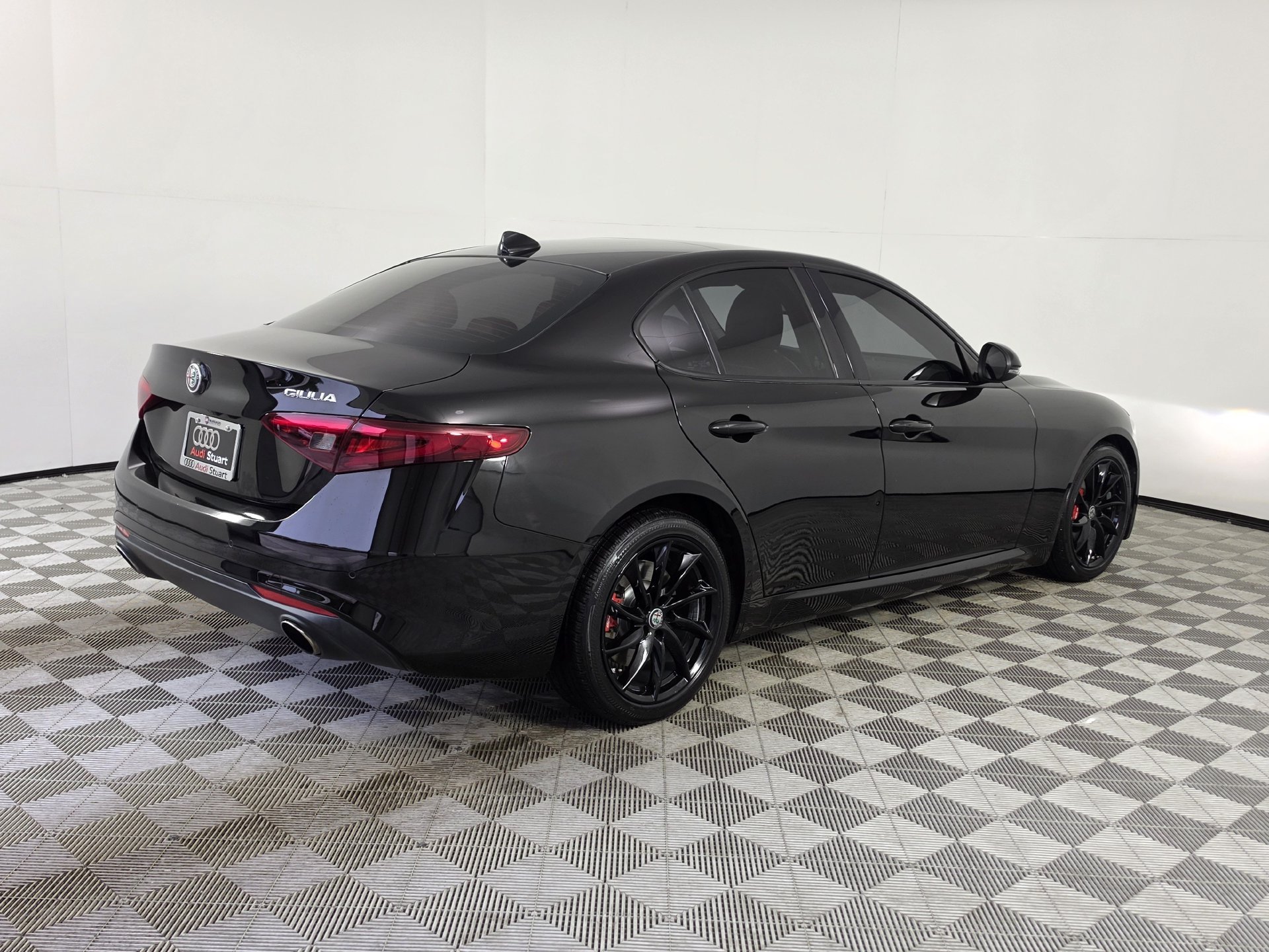 Used 2017 Alfa Romeo Giulia RWD image 41