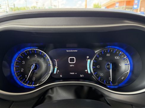 Used 2025 Chrysler Pacifica Select FWD image 14