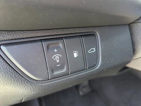 Used 2022 Genesis G70 2.0T image 26