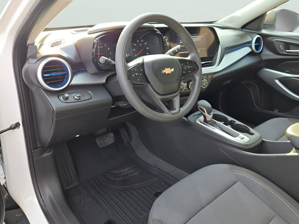 Certified 2024 Chevrolet Trax LS FWD image 24