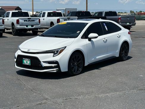 Used 2024 Toyota Corolla SE w/ SE Premium Package image 3