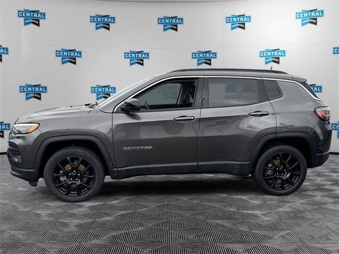 Used 2022 Jeep Compass Latitude w/ Sun and Sound Group image 3