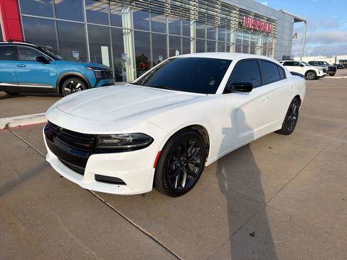 Used 2019 Dodge Charger SXT w/ Blacktop Package RWD image 1