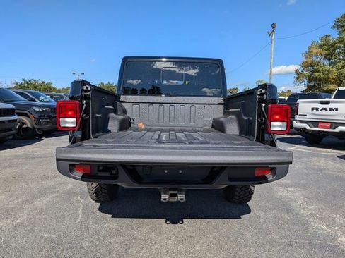 New 2025 Jeep Gladiator Sport image 12