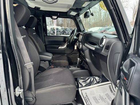 Used 2014 Jeep Wrangler Unlimited Rubicon w/ Connectivity Group image 11