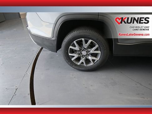 Used 2023 GMC Acadia SLT image 19