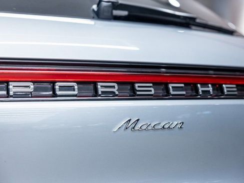 Certified 2025 Porsche Macan image 21