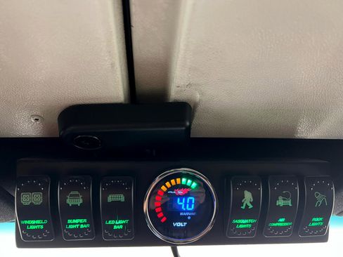 Used 2017 Jeep Wrangler Unlimited Sahara w/ Connectivity Group image 28