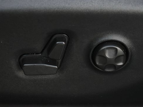 Used 2025 Chrysler Pacifica Select FWD image 14