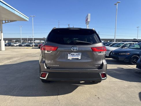 Used 2017 Toyota Highlander Limited image 5