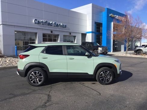 New 2025 Chevrolet TrailBlazer LT w/ LT Cold Weather Package image 2