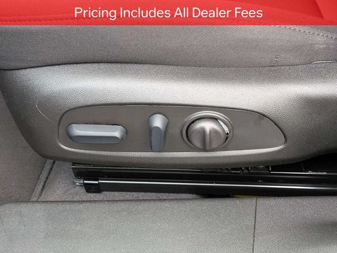 Used 2025 Chevrolet Malibu RS FWD image 19