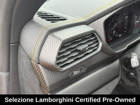 Used 2023 Lamborghini Urus Performante AWD/4WD image 32