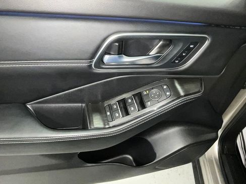 Used 2025 Nissan Rogue Platinum w/ Platinum Premium Package image 32