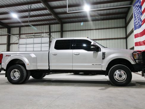 Used 2019 Ford F350 Lariat w/ Lariat Value Package image 14