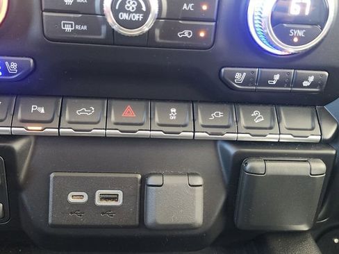 Used 2023 GMC Sierra 3500 AT4 w/ AT4 Preferred Package AWD/4WD image 33
