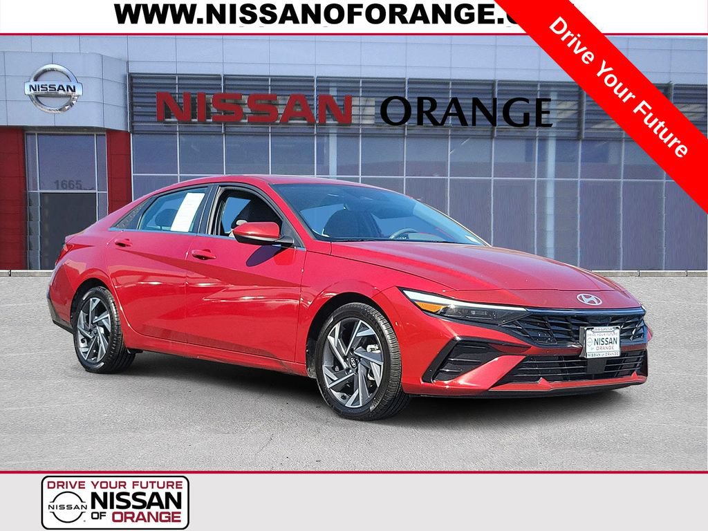 Used 2025 Hyundai Elantra SEL FWD image 1