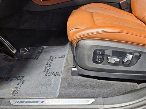 Used 2025 BMW X7 M60i image 24