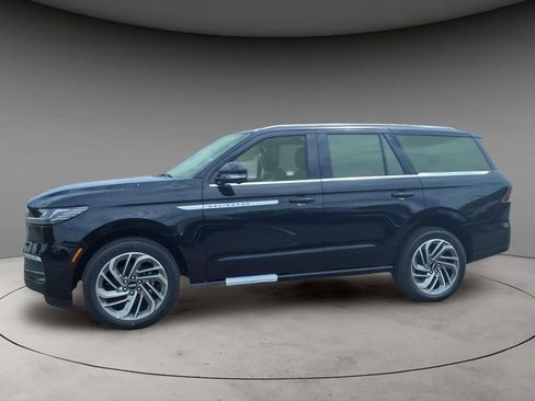 New 2026 Lincoln Navigator Reserve AWD/4WD image 2