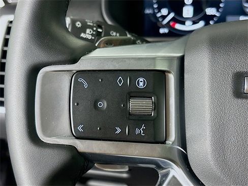 Used 2024 Land Rover Discovery S image 10