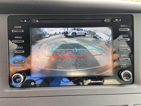 Used 2018 Toyota Sienna LE image 23