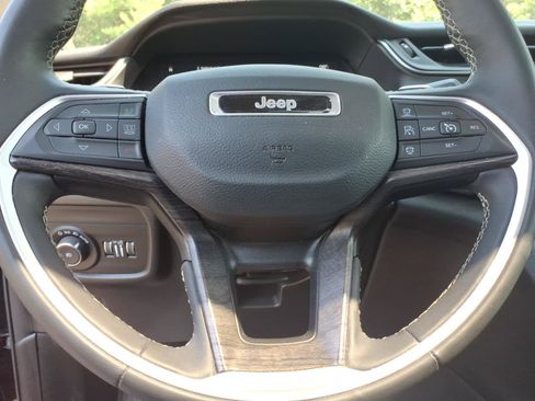 Used 2024 Jeep Grand Cherokee Limited AWD/4WD image 13