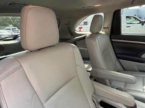 Used 2016 Toyota Highlander Limited Platinum AWD/4WD image 41
