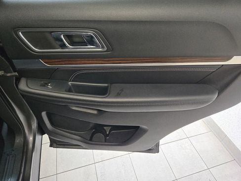 Used 2019 Ford Explorer Limited image 6