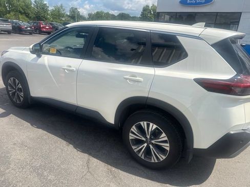 Used 2023 Nissan Rogue SV AWD/4WD image 5