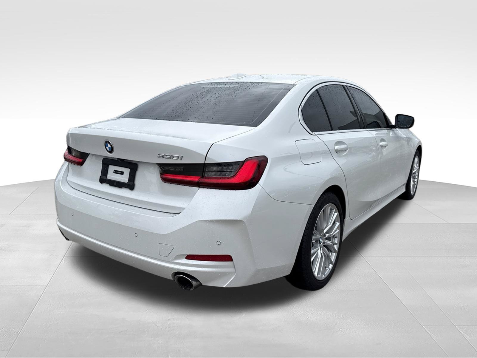 Used 2024 BMW 330i Sedan w/ Convenience Package RWD image 5