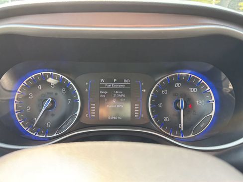 Used 2023 Chrysler Voyager LX FWD image 11