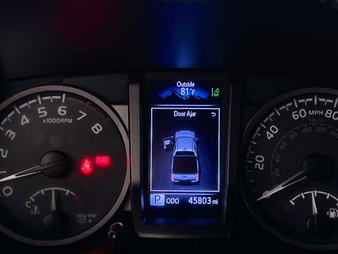 Used 2018 Toyota Tacoma TRD Sport AWD/4WD image 22