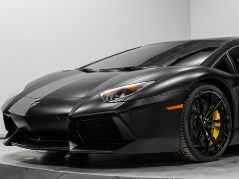 Used 2014 Lamborghini Aventador LP 700-4 image 4