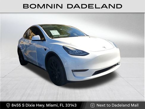 Used 2022 Tesla Model Y Long Range image 1