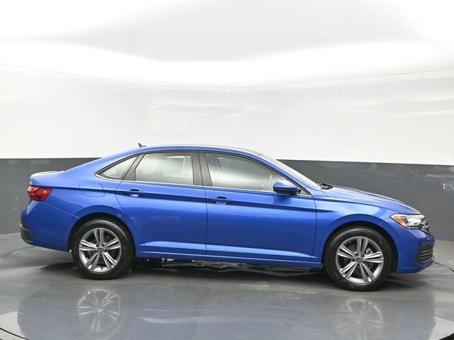 Used 2024 Volkswagen Jetta SE w/ Panoramic Sunroof Package FWD image 7