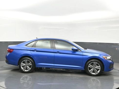 Used 2024 Volkswagen Jetta SE w/ Panoramic Sunroof Package FWD image 7