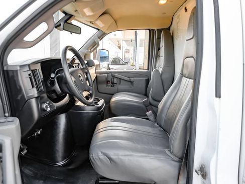 Used 2021 GMC Savana 3500 Extended w/ Power Convenience Package RWD image 4