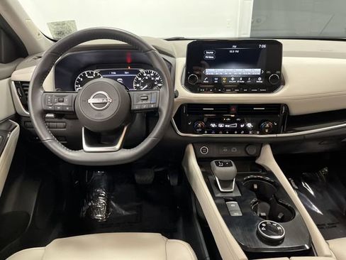 Used 2023 Nissan Rogue SL w/ SL Premium Package image 5