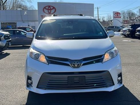 Used 2018 Toyota Sienna XLE w/ XLE Navigation Package image 2