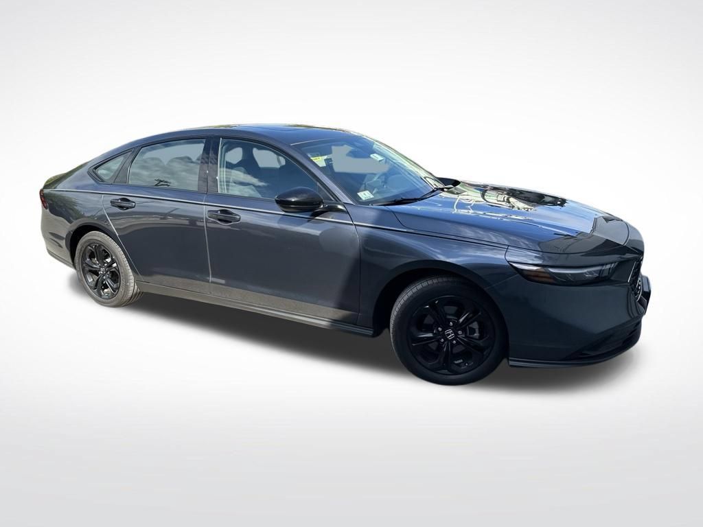 Used 2025 Honda Accord SE image 7
