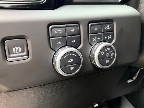 Used 2025 GMC Sierra 2500 AT4 w/ AT4 Premium Plus Package AWD/4WD image 36