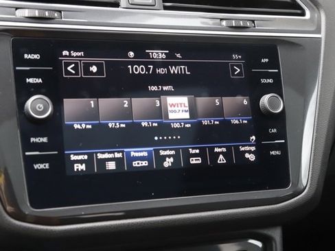 Used 2023 Volkswagen Tiguan SE w/ Panoramic Sunroof Package image 25