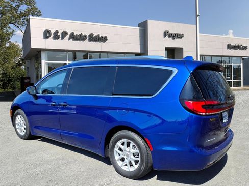 Used 2021 Chrysler Pacifica Touring-L image 3