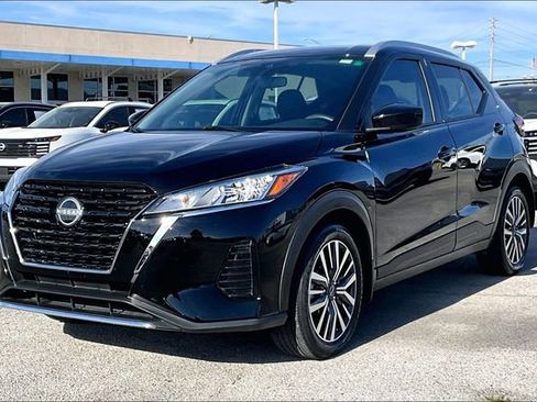 Certified 2024 Nissan Kicks SV image 2