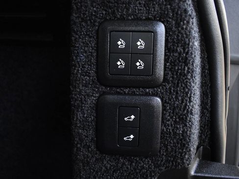 Used 2020 Land Rover Range Rover HSE image 11