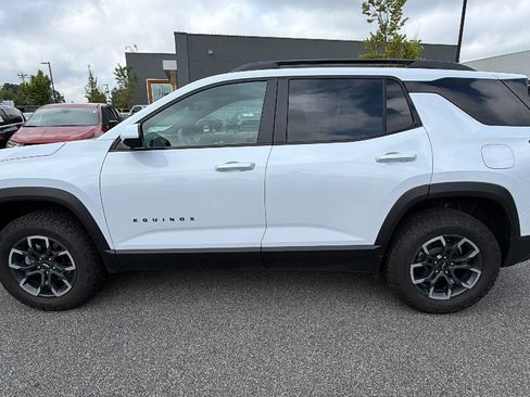 Used 2026 Chevrolet Equinox ACTIV w/ Safety and Technology Package FWD image 11
