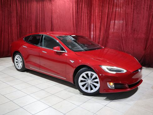 Used 2016 Tesla Model S 70 image 2