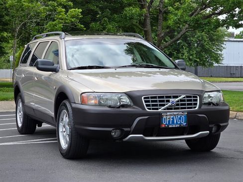 Used 2003 Volvo V70 AWD/4WD image 2