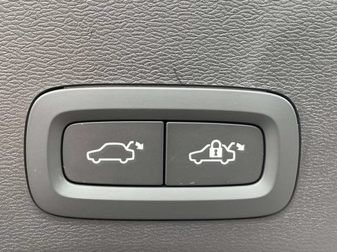 Used 2023 Volvo XC40 Recharge Plus AWD/4WD image 19