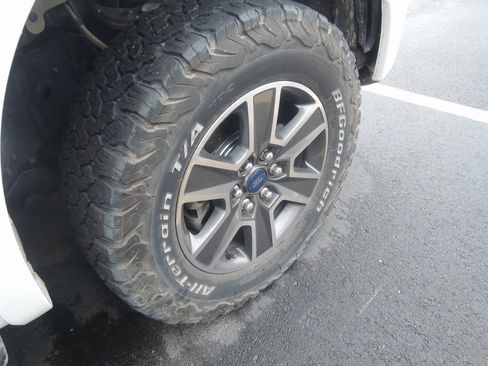 Used 2017 Ford F150 XLT w/ Equipment Group 302A Luxury image 12